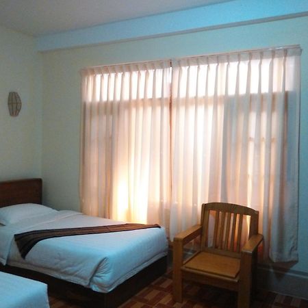 ניאונגשווה Inle Star Hotel חדר תמונה