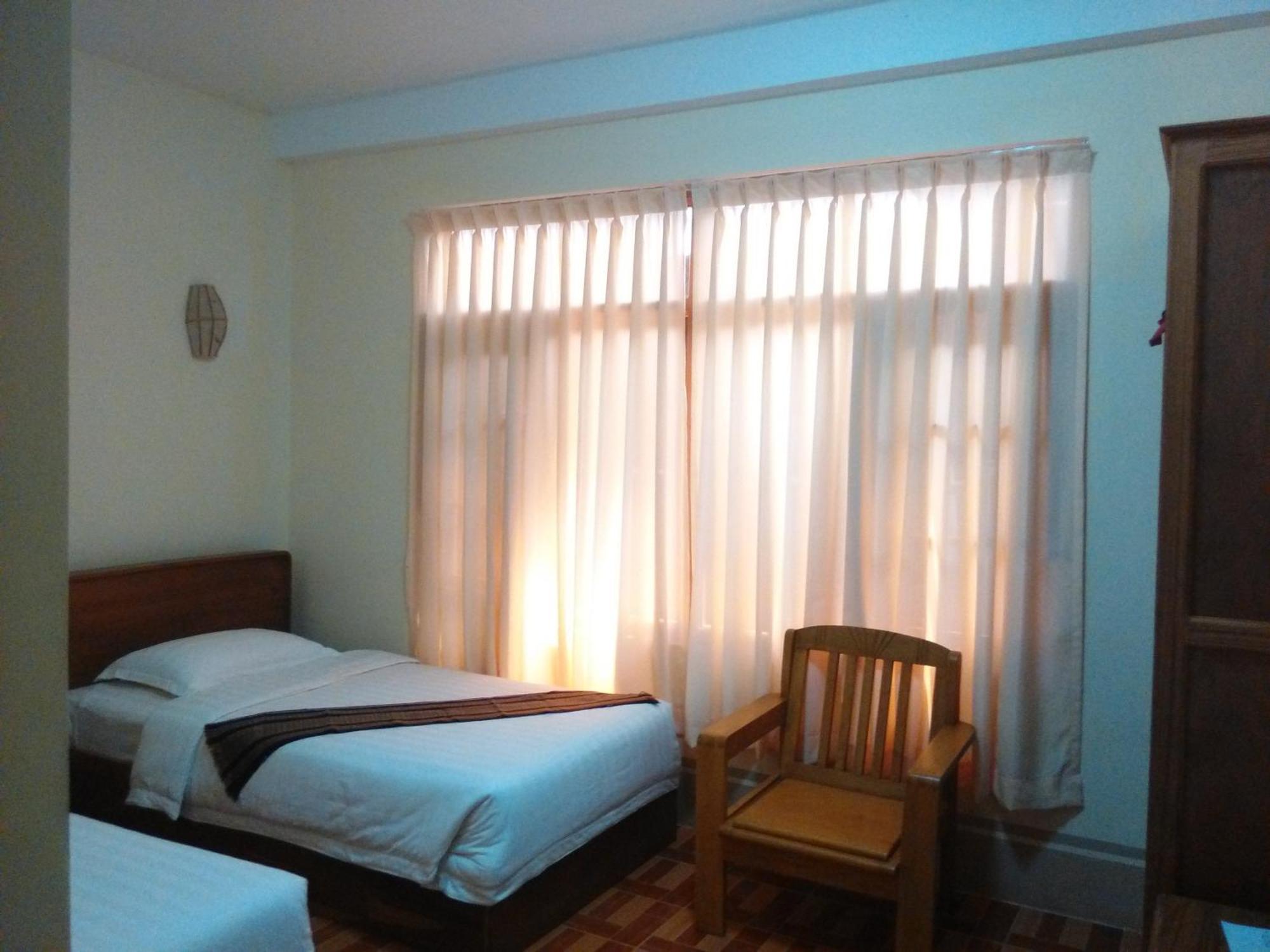 ניאונגשווה Inle Star Hotel חדר תמונה