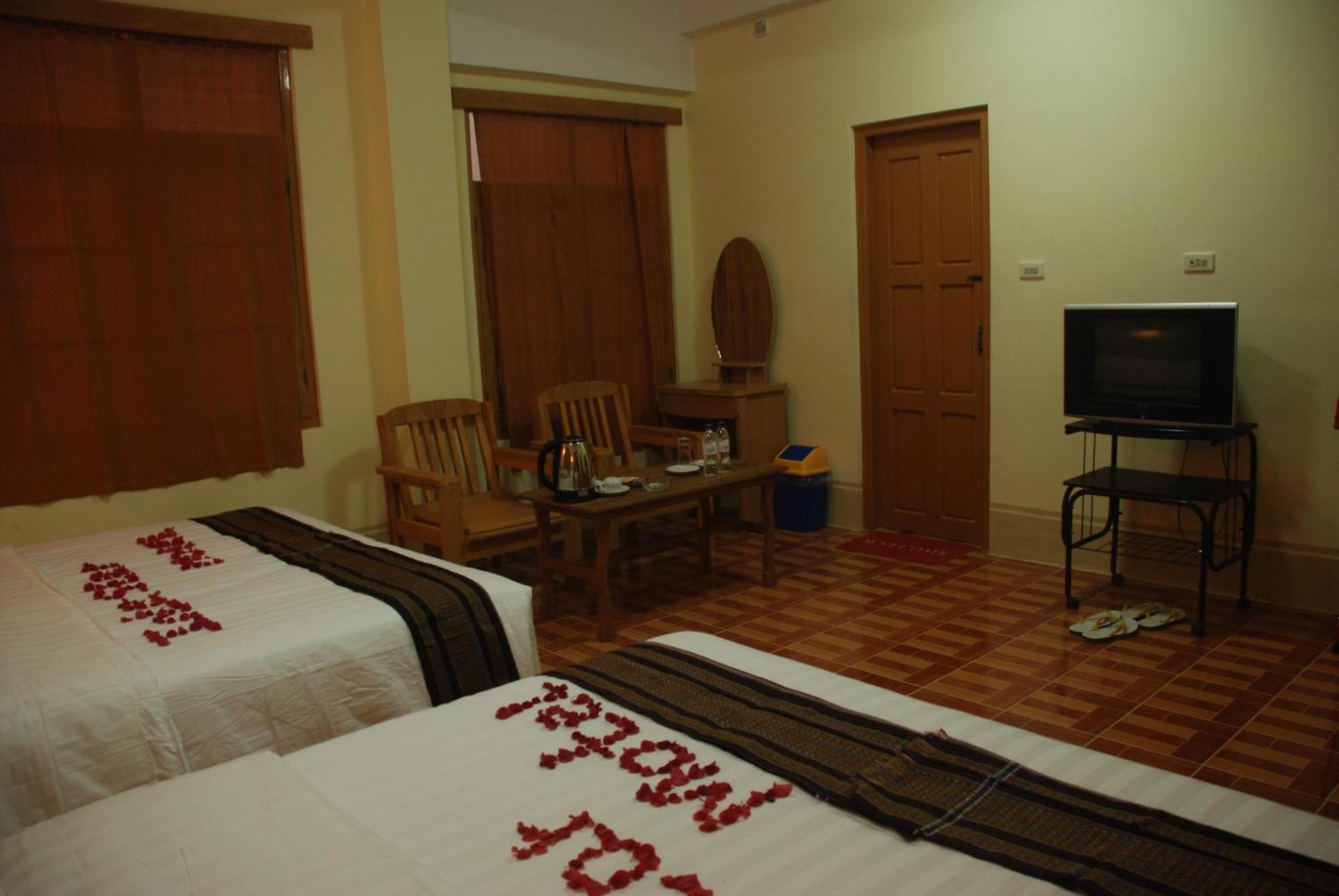 ניאונגשווה Inle Star Hotel חדר תמונה