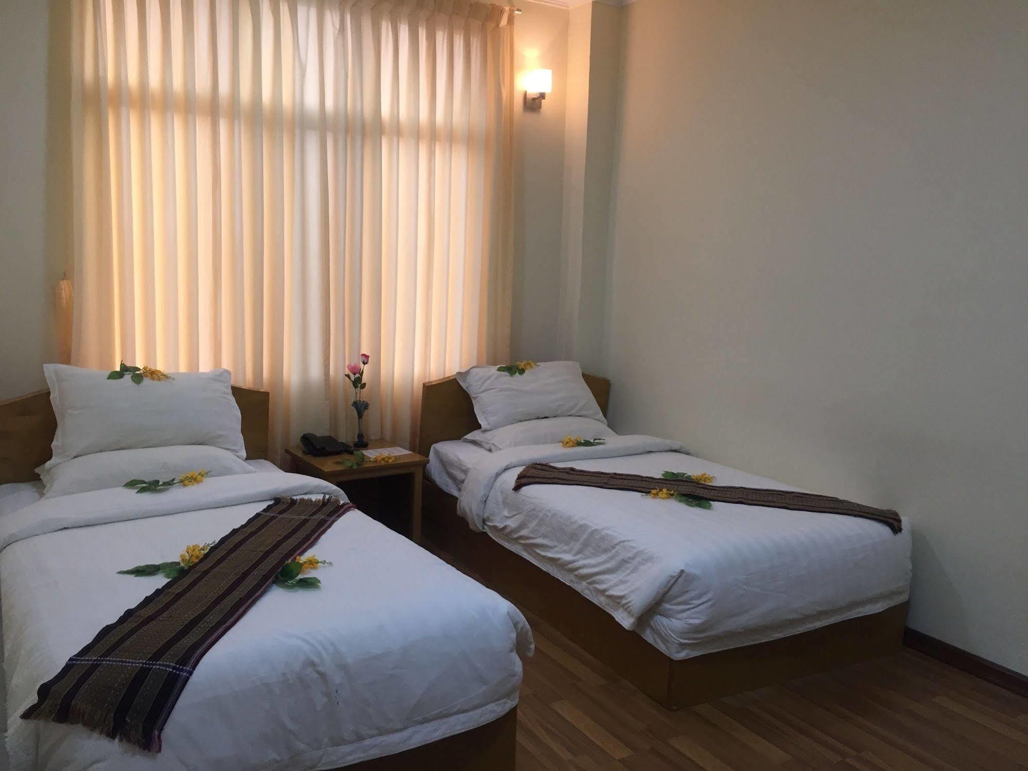 ניאונגשווה Inle Star Hotel מראה חיצוני תמונה