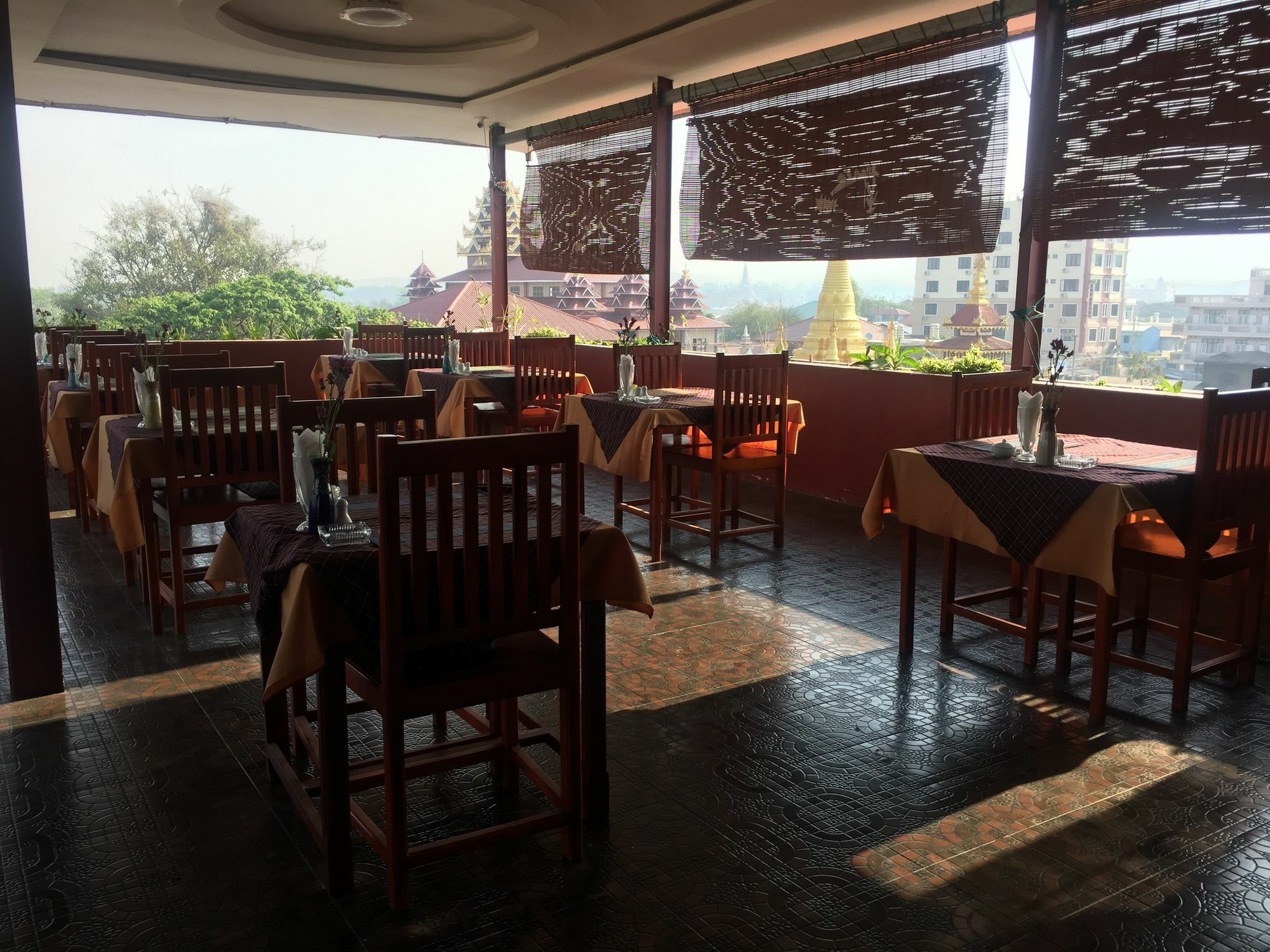 ניאונגשווה Inle Star Hotel מראה חיצוני תמונה